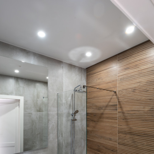 Стоимость потолка в ванной